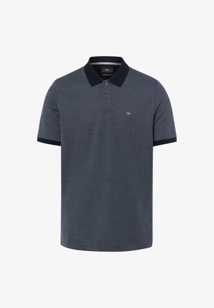 Granatowa koszulka polo z krótkim rękawem, z małym białym geometrycznym wzorem, ciemnym kołnierzykiem i mankietami oraz plisą z dwoma guzikami.