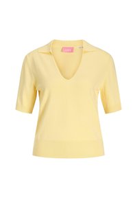 Haut en tricot col V à manches courtes de couleur jaune clair, avec un petit col, présentant une finition à côtes sur le bas et les manches, exposé sur un fond blanc.