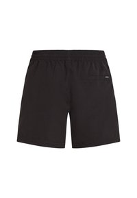 Schwarze Badeshorts mit elastischem Bund, einer Gesäßtasche und genähtem Saum. Leichtes Material, glatte Textur und keine sichtbaren Muster.