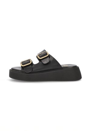 Sandalias de plataforma de cuero negro con dos hebillas ajustables. Presenta una suela de goma texturizada y un diseño de suela gruesa.