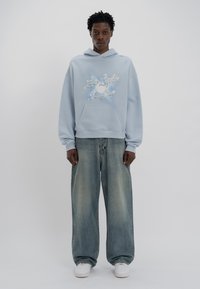 LOW LIGHTS STUDIOS® CHROMATIC HOODIE - Felpa - sky blue