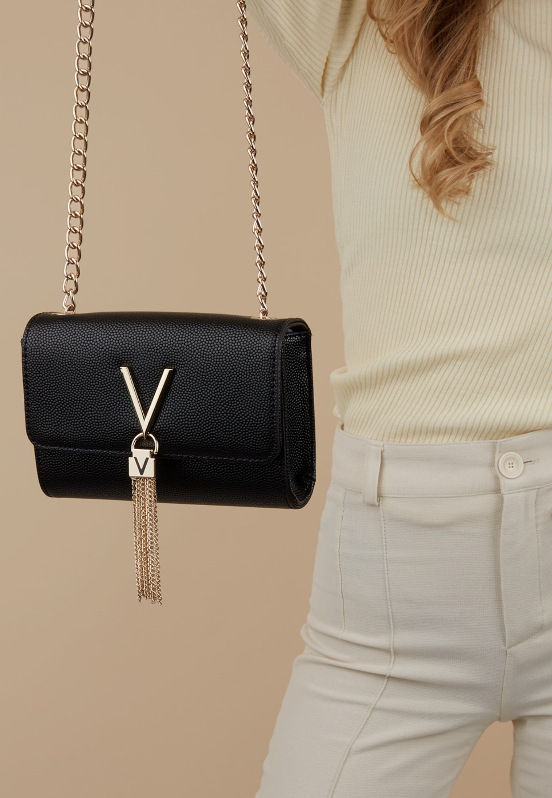 ☆人気☆ VALENTINO Divina クロスボディバッグ Black Valentino Bags DIVINA - Cross body bag - nero/gold/black