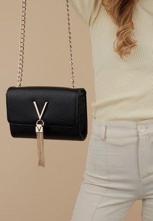Valentino Bags DIVINA - Keresztpántos táska - nero/gold