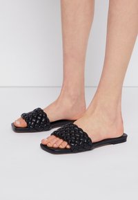 Bianca Di Slip-on sandaler - black