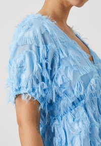 YAS Petite YASPAZYLLA MIDI DRESS SHOW  - Kokteilinė suknelė / vakarėlių suknelė - alaskan blue