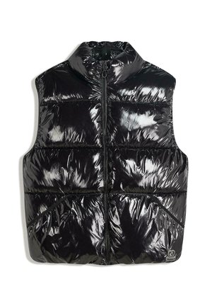 Schwarze Steppweste mit hohem Kragen, glänzender Oberfläche, durchgehendem Reißverschluss und gestepptem Design mit diagonalen Nahtakzenten.
