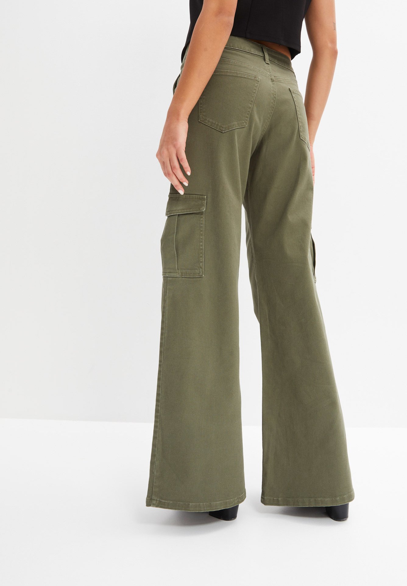 bonprix WEITE - Jeans a zampa - green/verde - Zalando.it