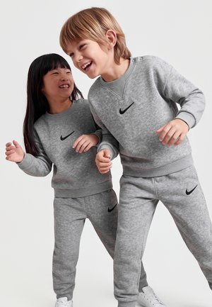 Nike Sportswear, ESSENTIAL CREW UNISEX - Trainingspak -  grey heather