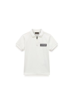 Witte polo shirt van katoen, met korte mouwen, een ritskraag en een zwart logo-embleem op de linkerborst.