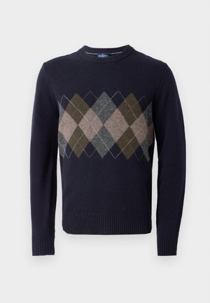 Suéter azul marino con cuello redondo, que presenta un patrón argyle en oliva, gris y beige. Los puños y el dobladillo acanalados completan el diseño.