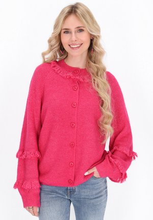 Rosa gestrickte Strickjacke mit Rundhalsausschnitt, Knopfleiste und Fransenakzenten an den Ärmeln. Strukturierter Stoff mit lockerer Passform.