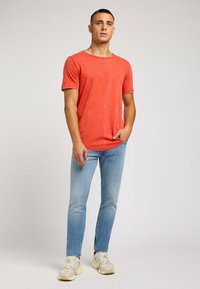 Lee SHAPED TEE - T-shirts basic - poppy