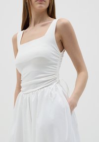 B.ANGEL SLEEVELESS SUMMER - Vestido informal - white