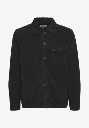 Mustmustest mustritsakk, millel on nööbid ees, terav krae ja rinnaäärne tasku, millel on klapp ja nööpsulgur.