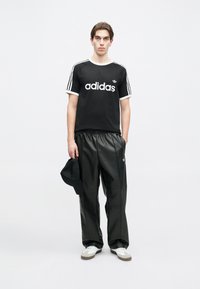 adidas Originals RINGER TEE UNISEX - Tričko s potlačou - black