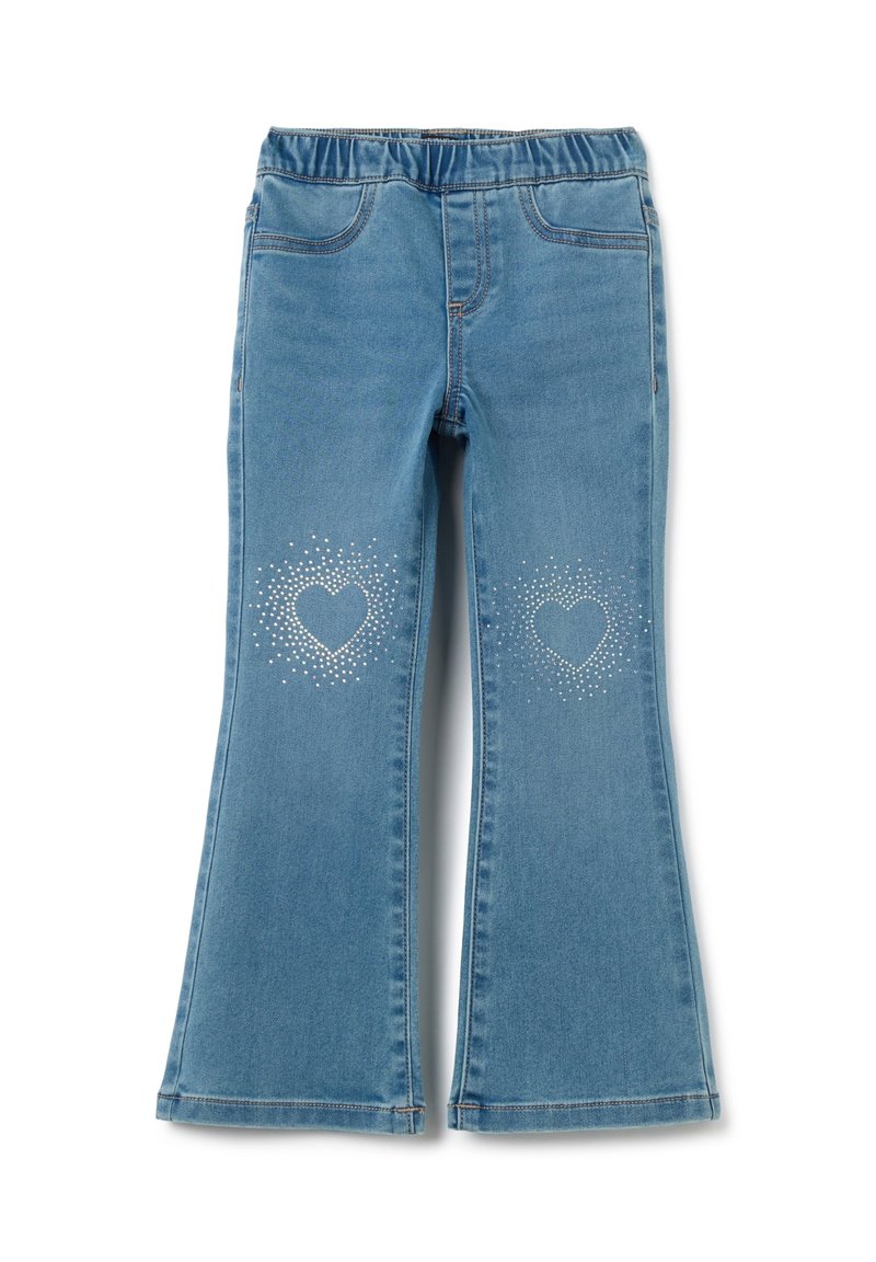 Vaqueros de mezclilla acampanados de color azul claro con cinturilla elástica. Presentan dos diseños de corazones hechos de strass en las rodillas.