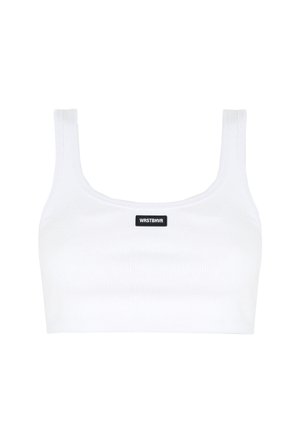 Bílý žebrovaný zkrácený top s čtvercovým výstřihem a tenkými ramínky, na přední straně s malou černou nášivkou "WRSTBHVR".