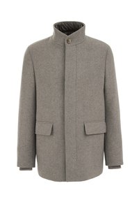 Sivý vlnený kabát s vysokým golierom, predným zapínaním na gombíky, dvoma bočnými vreckami a rebrovanými manžetami, s textúrovaným materiálom.
