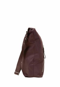 Braune Nylon-Schultertasche mit glatter Textur, ausgestattet mit einer seitlichen Reißverschlusstasche und einem verstellbaren Stoffgurt.