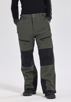 Groene en zwarte skibroek met een recht model, ritssluitingen en verstevigde kniedelen. Gemaakt van duurzame, weerbestendige stof.