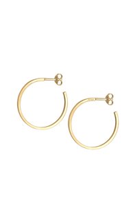 Orecchini a cerchio in oro con una finitura liscia e lucida. Forma circolare con chiusura a pressione sicura. Design minimalista, leggeri e moderni.