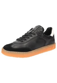 Schwarze Leder-Sneaker mit einer Wildleder-Zehenkappe, orangefarbener Gummisohle und weißem Fersenakzent, flachen Schnürsenkeln und minimalem Nähdetail.