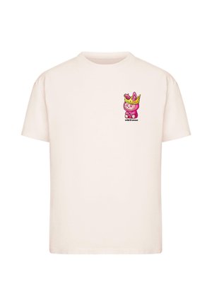 Beige bomulls T-shirt med rund hals, korta ärmar och en rosa tecknad karaktär med krona på vänster bröst. Text: "vild & söt."