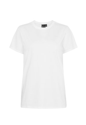 Hvid bomulds-T-shirt med rund halsudskæring, korte ærmer og en lille, flad label på øverste venstre brystområde. Simpelt design og snit.