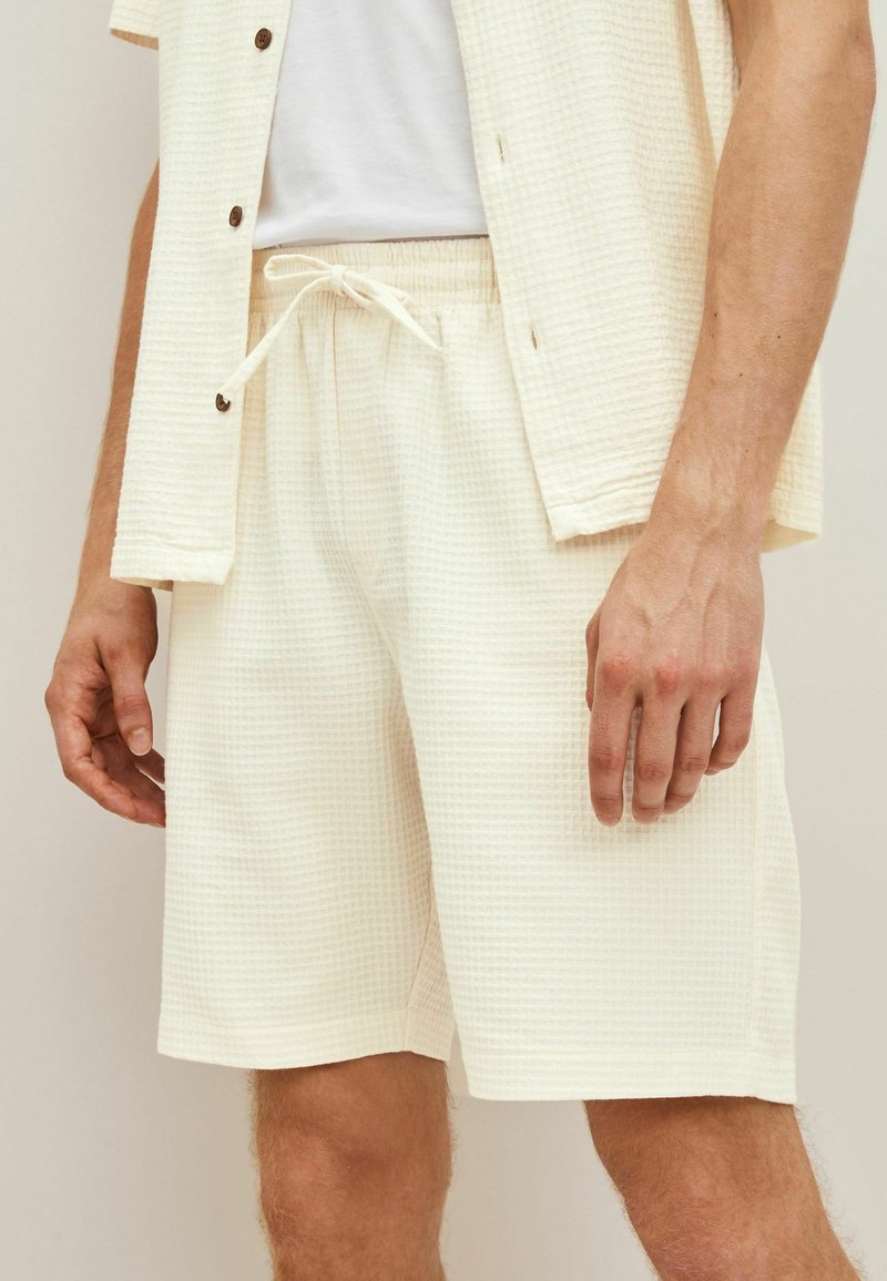 Relaxed Shorts – Ecru White main image 1