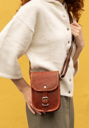 Gusti Leder, WILLY - Cross body bag - brown