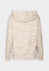 Beige ja kerma huppari, jossa on hienovarainen tiikerinraitojen kuvio, pitkät hihat sekä ribbineulotut hihansuut ja helmassa, nähtynä takaa.