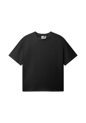 Czarna koszulka z krótkim rękawem i okrągłym dekoltem, z małym subtelnym logo na lewej piersi oraz etykietą Kubota wewnątrz kołnierza.