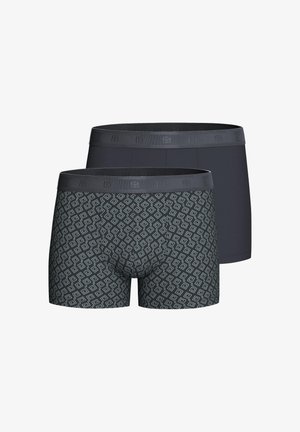 Twee boxershorts voor heren, één effen donkergrijs en één donkergrijs met een lichtgrijs geometrisch patroon, beide met bijpassende taillebanden.