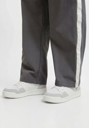 Jack & Jones JFWCANYON - Sneaker low - white/port royal