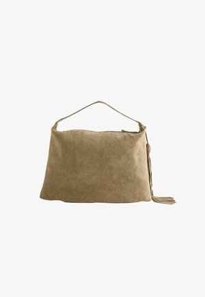 Beige Wildleder-Schultertasche mit einem Träger und seitlichem Quasten-Detail, rechteckige Form mit leicht schlaffer Struktur.