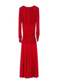 Rochie roșie cu mâneci lungi din material elastic, având detalii strânse la corset și o fustă evazată cu pliuri.