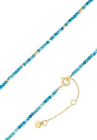 Pärl halsband med små, facetterade blå ädelstenar och guldförstärkningar, med en guldkrok och justerbar kedja.