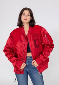 Unausgewählt, red