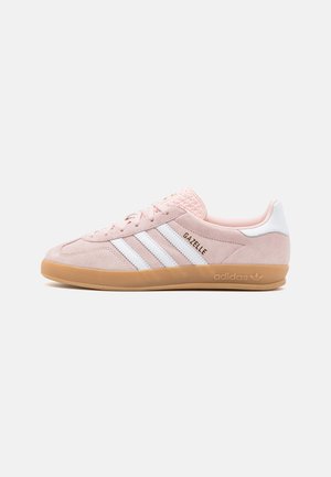 GAZELLE INDOOR - Tenisky - sandy pink/footwear white