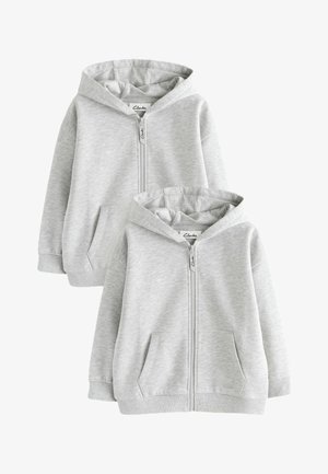 Twee lichtgrijze hoodies met ritssluiting, voorzakken, lange mouwen en Clarks-logo op de ritssluiting en aan de binnenkant van de kraag.