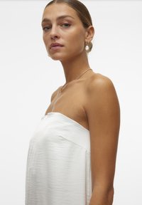 Vero Moda VMSARAH FLOWY DRESS BRIDE - Kokteilinė suknelė / vakarėlių suknelė - blanc de blanc
