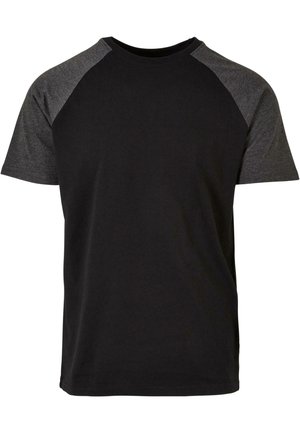 T-shirt noir avec des manches raglan gris foncé, encolure ras du cou et manches courtes. Fabriqué en tissu en coton doux, il présente un design simple.