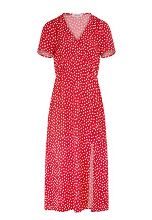 Rød kortærmet V-hals midi kjole med hvide polkaprikker og en slids foran.