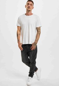 DEF Jeansy Relaxed Fit