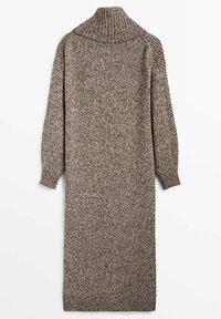 Robe longue à col roulé côtelée en maille douce et texturée. Tons bruns terreux avec une coupe ample et des manches longues. Design minimaliste.
