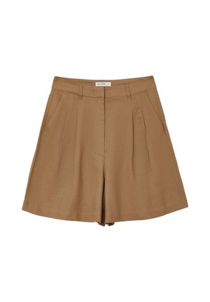 Shorts marron sur mesure avec des plis, fabriqués en tissu léger. Comprend des poches latérales et une coupe droite pour un look structuré.