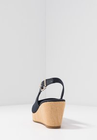 Tommy Hilfiger ICONIC ELBA SLING BACK WEDGE - Sandaler m/ kilehæl - desert sky
