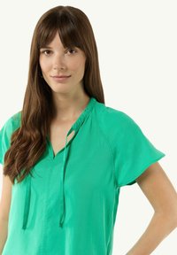 comma casual identity Bluse - smaragd