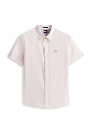 Koszula na krótki rękaw w jasnoróżowym kolorze, wykonana z miękkiego materiału. Posiada małe logo na piersi oraz klasyczny krój kołnierzyka.