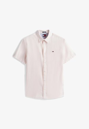Koszula na krótki rękaw w jasnoróżowym kolorze, wykonana z miękkiego materiału. Posiada małe logo na piersi oraz klasyczny krój kołnierzyka.